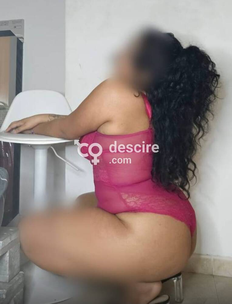 Een aantrekkelijke, mollige nieuwe meid in de stad - Rotterdam - Nederland